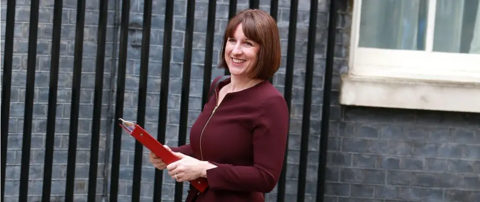 How many new homes could the next government build each year?